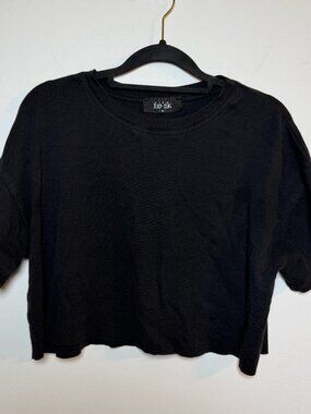 Fabrik Cropped T-Shirt Baby Tee Black Size Medium Classic Minimalist Preppy Boho